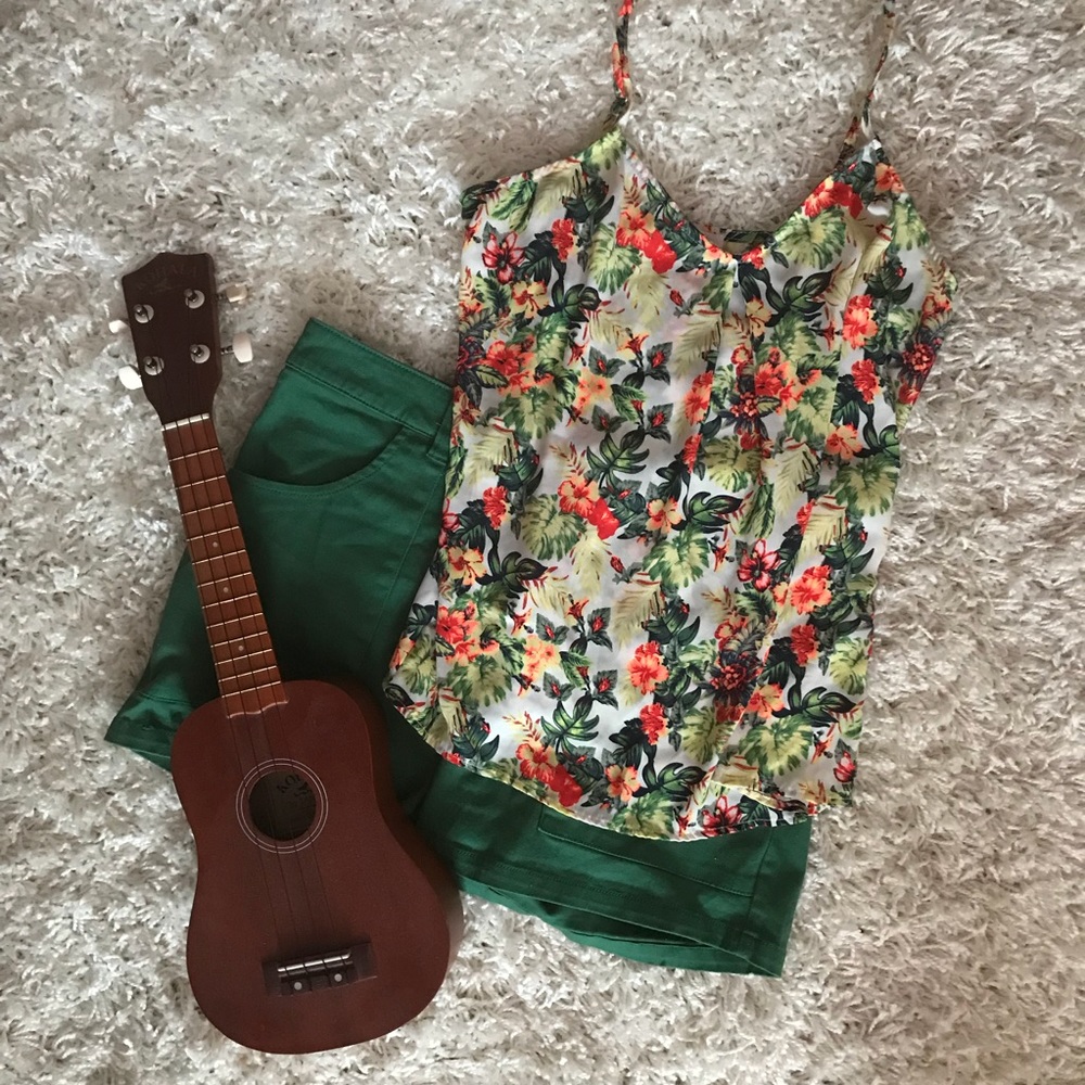 🍍 Bright Tropical Floral Tank